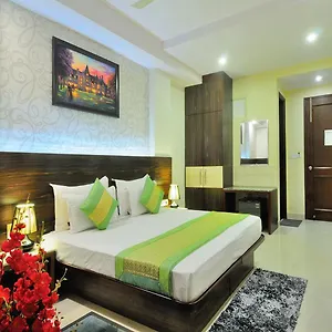 Hotel Sky Rich International - Just A Min Walk From Karol Bagh Metro Station Отель